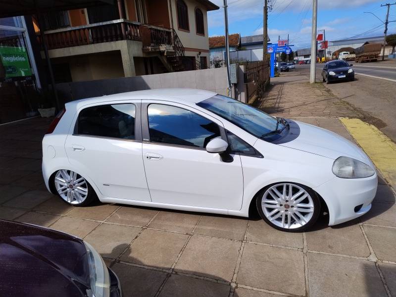 FIAT - PUNTO - 2011/2011 - Branca - R$ 34.900,00