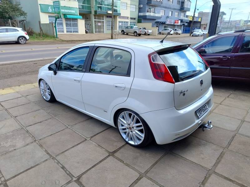 FIAT - PUNTO - 2011/2011 - Branca - R$ 34.900,00