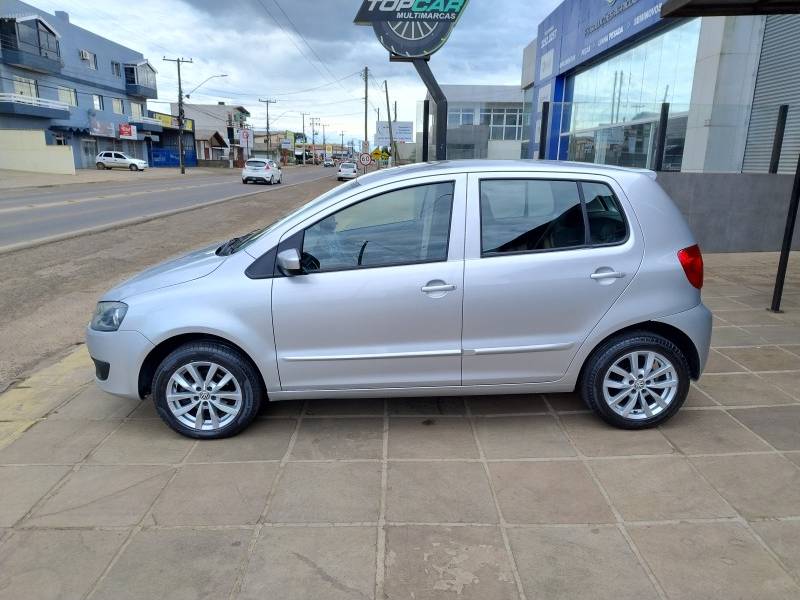 VOLKSWAGEN - FOX - 2010/2011 - Prata - R$ 35.900,00