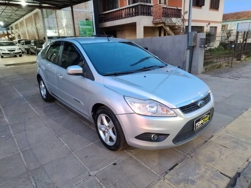 FORD - FOCUS - 2010/2010 - Prata - R$ 40.900,00