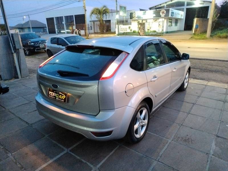 FORD - FOCUS - 2010/2010 - Prata - R$ 40.900,00