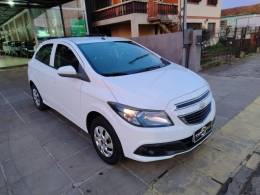 CHEVROLET - ONIX - 2014/2014 - Branca - R$ 43.900,00