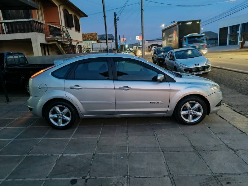 FORD - FOCUS - 2010/2010 - Prata - R$ 40.900,00