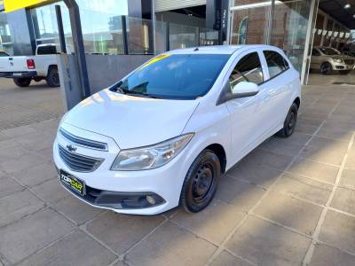 CHEVROLET - ONIX - 2013/2013 - Branca - R$ 42.900,00