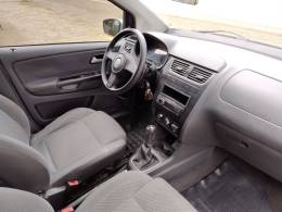 VOLKSWAGEN - FOX - 2010/2011 - Prata - R$ 35.900,00