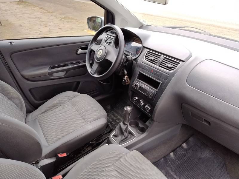 VOLKSWAGEN - FOX - 2010/2011 - Prata - R$ 35.900,00