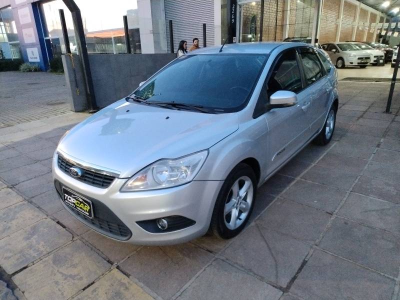 FORD - FOCUS - 2010/2010 - Prata - R$ 40.900,00
