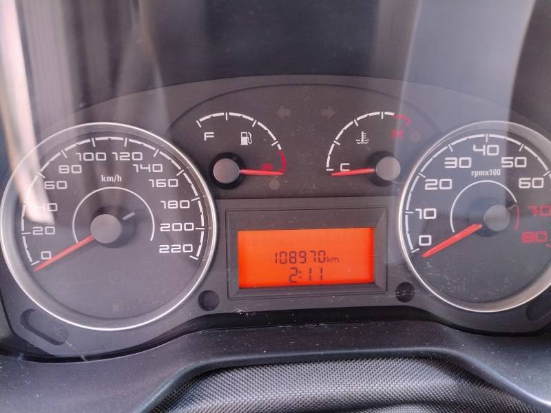 FIAT - PUNTO - 2011/2011 - Branca - R$ 34.900,00