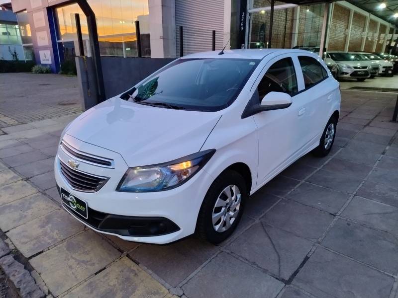 CHEVROLET - ONIX - 2014/2014 - Branca - R$ 43.900,00