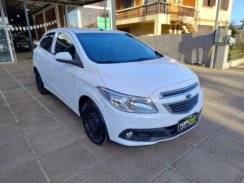 CHEVROLET - ONIX - 2013/2013 - Branca - R$ 42.900,00