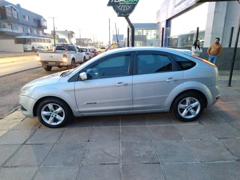 FORD - FOCUS - 2010/2010 - Prata - R$ 40.900,00