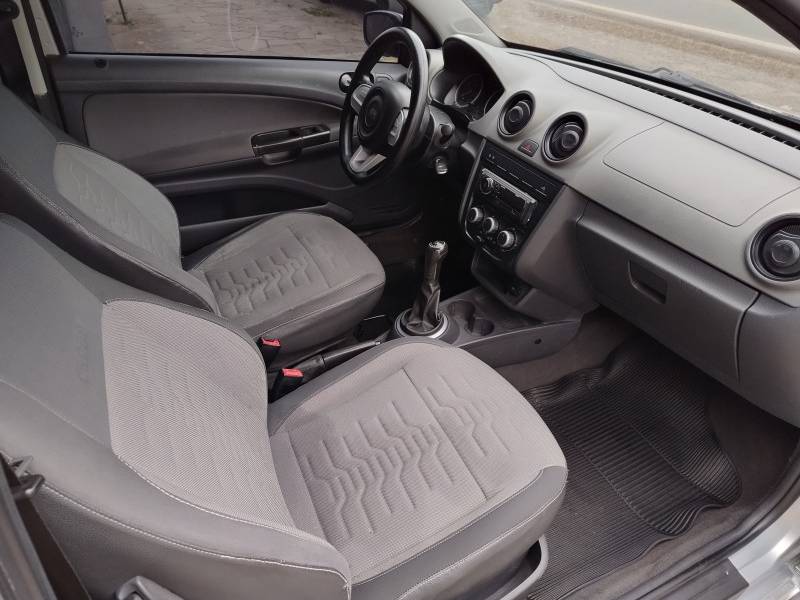 VOLKSWAGEN - SAVEIRO - 2011/2012 - Prata - R$ 56.900,00