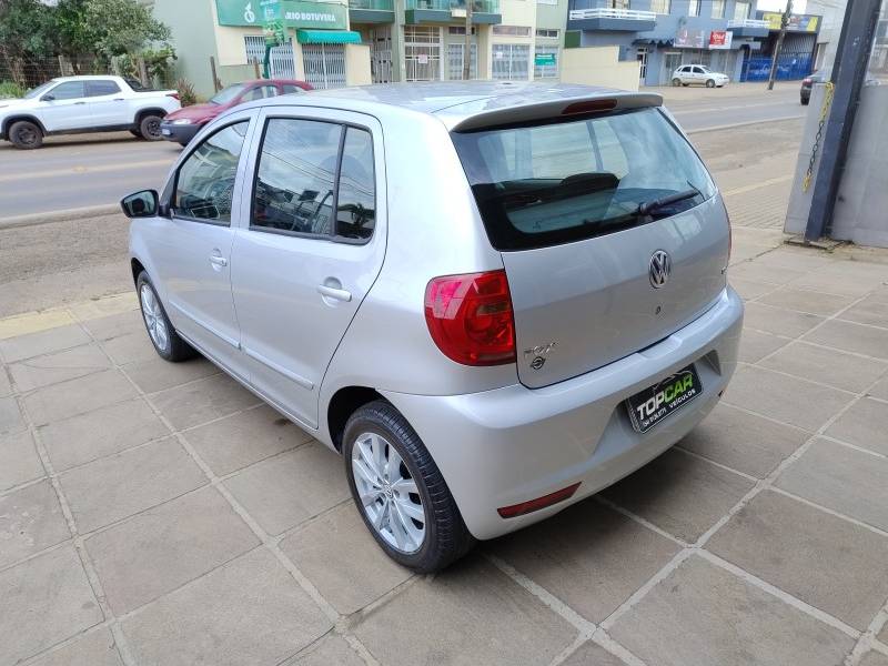VOLKSWAGEN - FOX - 2010/2011 - Prata - R$ 35.900,00