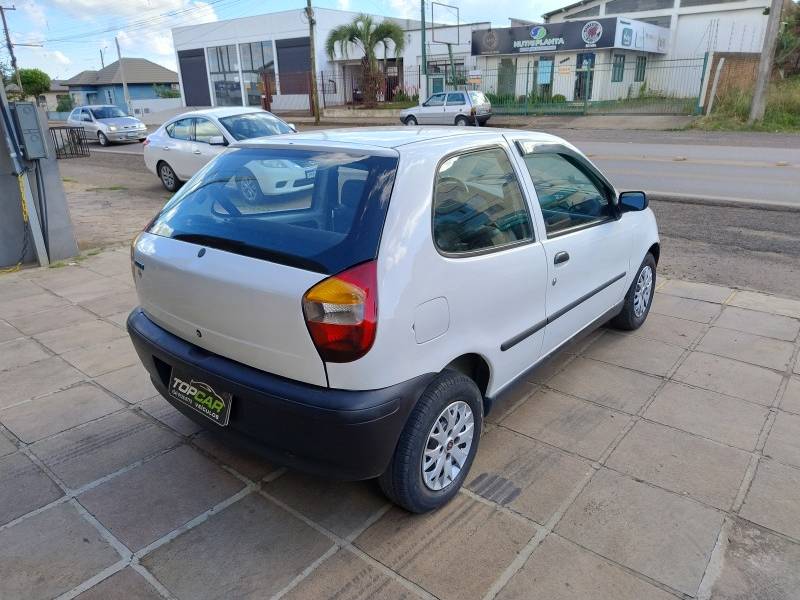 FIAT - PALIO - 2004/2004 - Branca - R$ 15.900,00