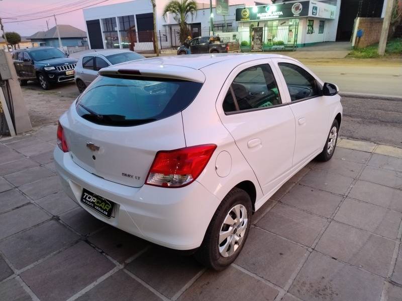 CHEVROLET - ONIX - 2014/2014 - Branca - R$ 43.900,00