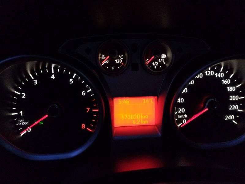 FORD - FOCUS - 2010/2010 - Prata - R$ 40.900,00