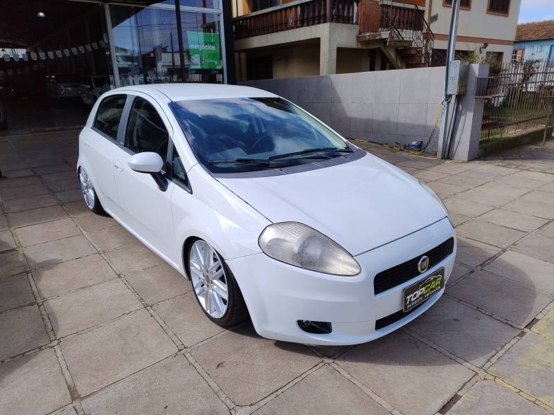 FIAT - PUNTO - 2011/2011 - Branca - R$ 34.900,00