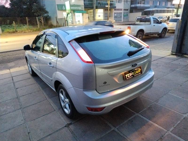 FORD - FOCUS - 2010/2010 - Prata - R$ 40.900,00